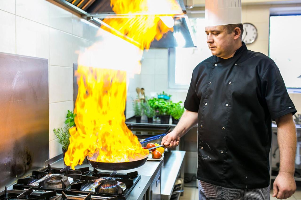Porto Marina Hotell Krynica Morska Eksteriør bilde